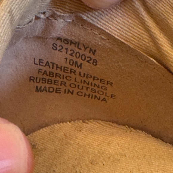 Ugg Women’s slip on suede shoes - Picture 4 of 5